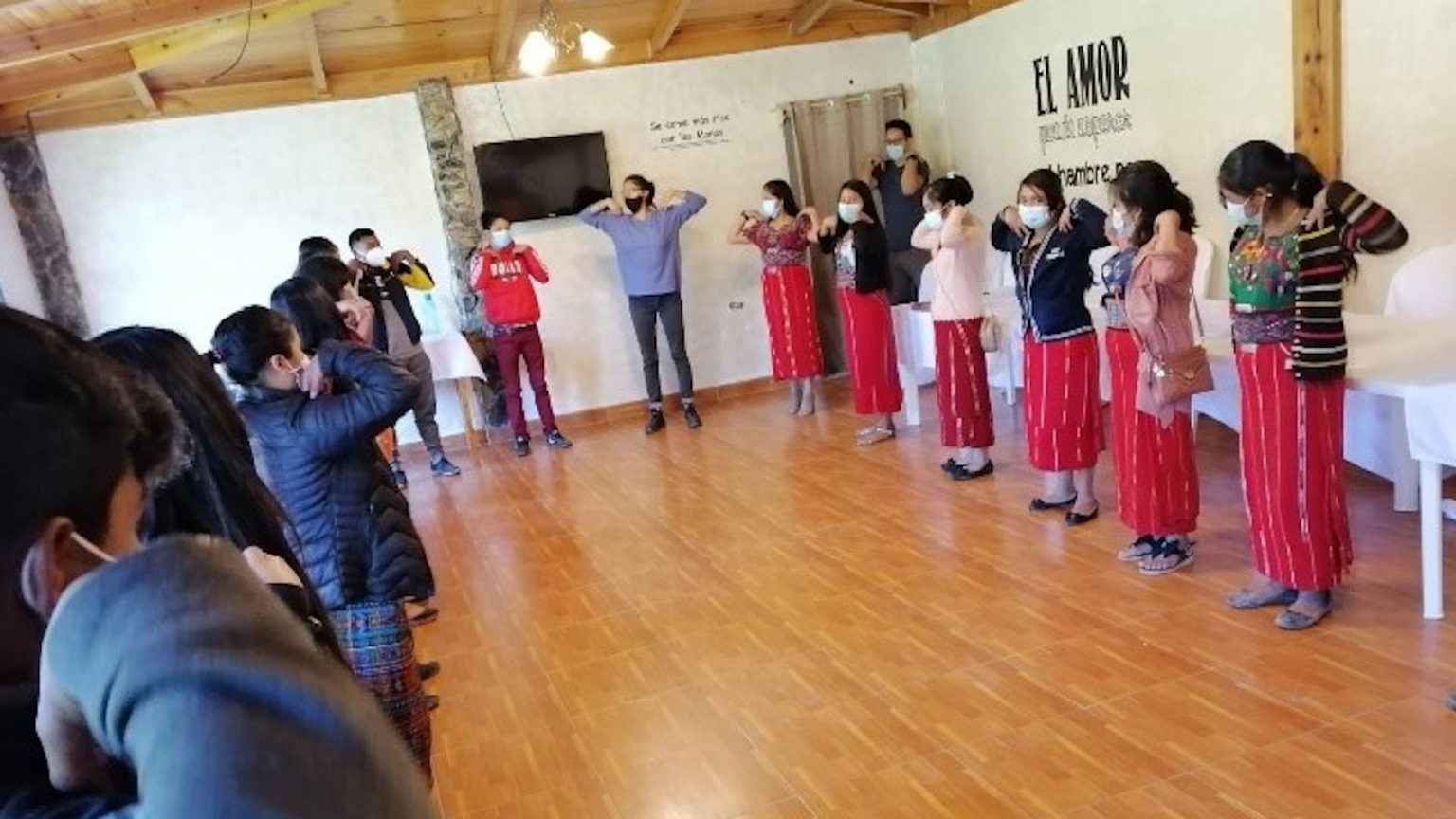 Taller de teatro con estudiantes de la ENBI Ixil